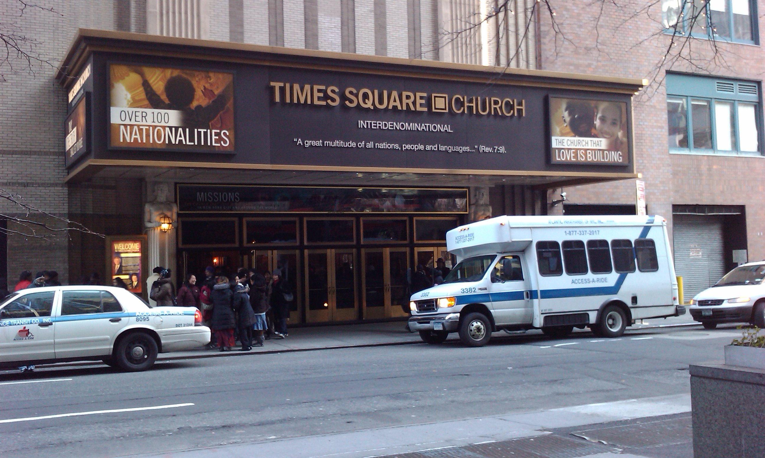 F4. Robo ve sboru D.Wilkersona Times Square Church v NYC